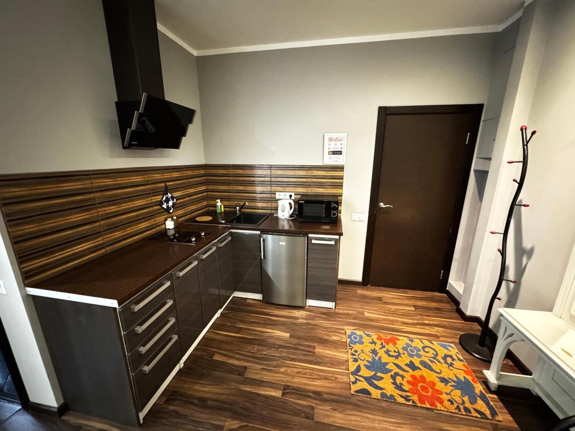 Aparthotel Riga Eksteriør bilde A typical kitchen in a typical apartment